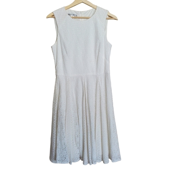 Maggy London Size 6 White lace Sheath Dress Sleeveless Minimalist Neutral Bridal - Picture 1 of 9